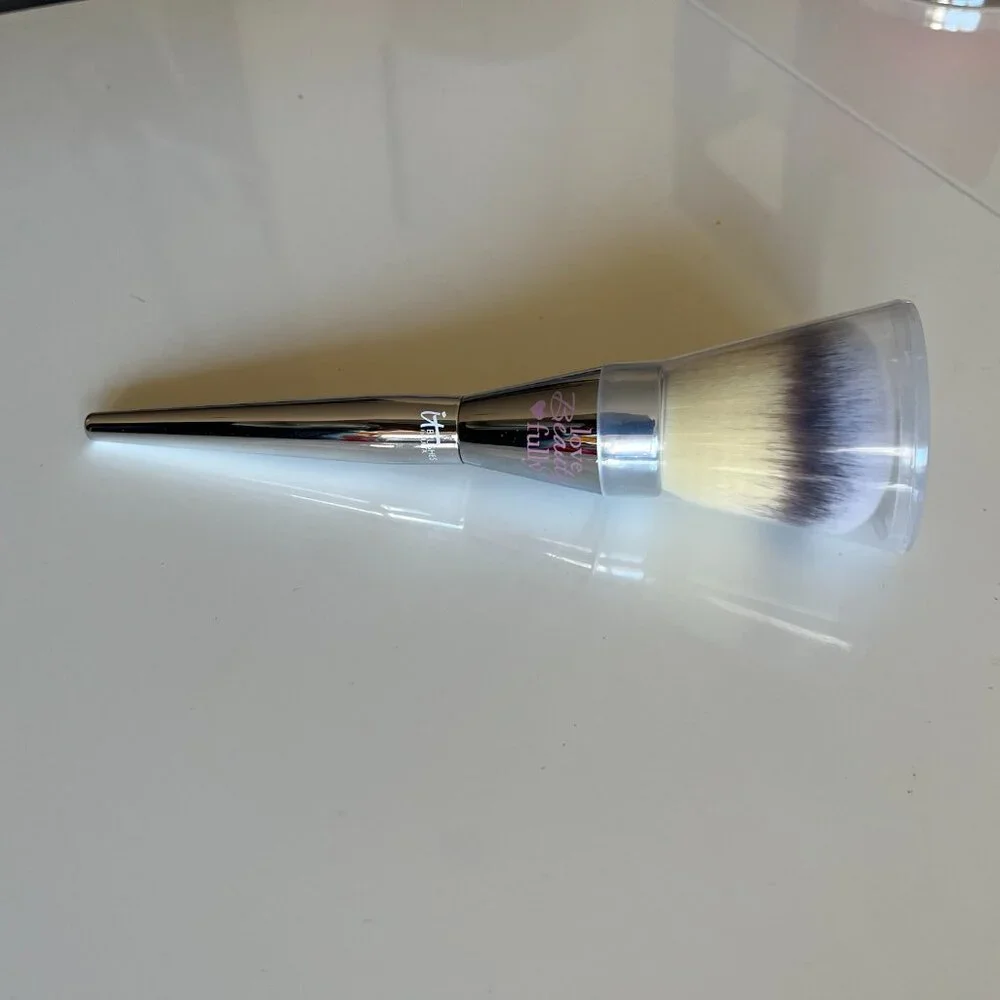 IT Cosmetics Brush for Ulta All Over Jumbo Powder Brush #211, New
